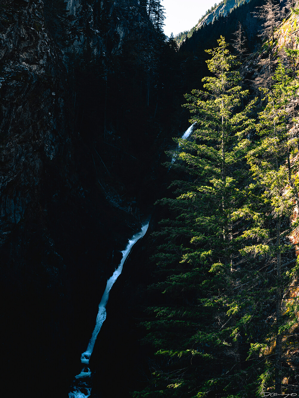 Landscape and portrait photos from a July 2020 trip to the North Cascades. Sourdough Mountain, Diablo Lake, Ross Lake and more.